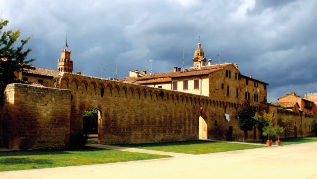 Alguns burgos permanecem como atrações turísticas. As imagens acima são da cidade de Buonconvento na região da Toscana, um antigo burgo medieval.