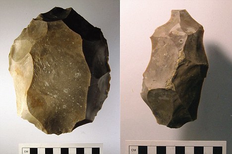 Pedras trabalhadas da chamada Cultura Musteriense. As ferramentas possuíam lascas menores em sua construção.